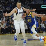 Steph Curry scores 30, Warriors rout Mavericks