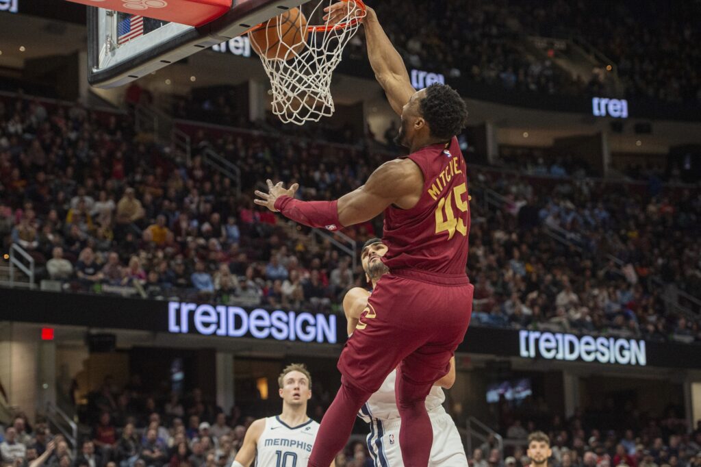 Cavaliers fend off Grizzlies, stretch streak to 7